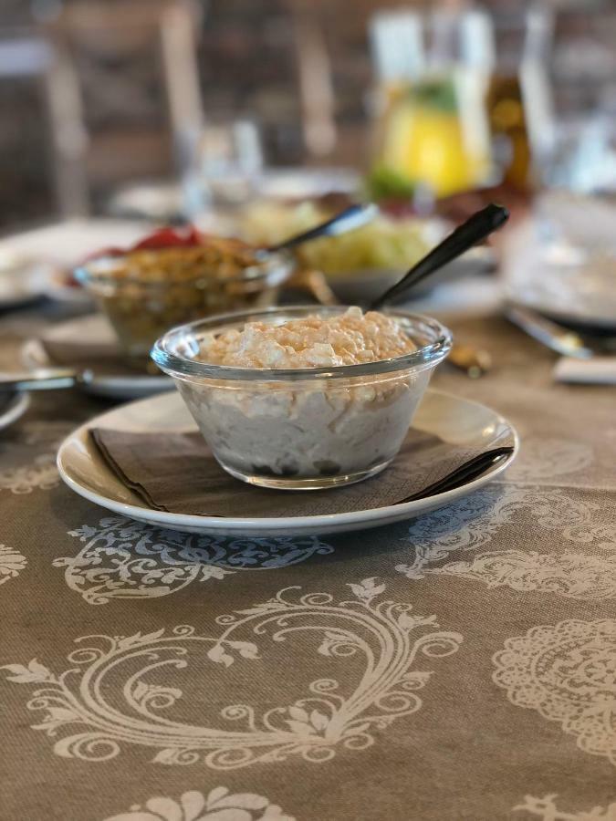 דירות Palkonya Vaj Bisztro Es Vendeghaz מראה חיצוני תמונה